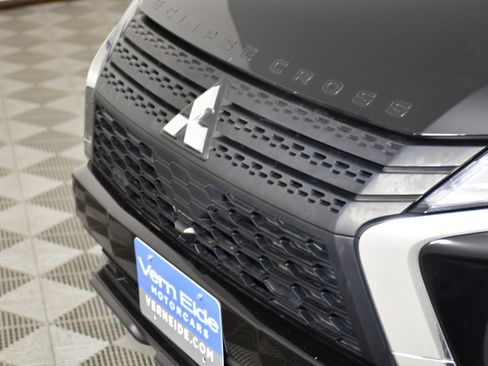 Used 2023 Mitsubishi Eclipse Cross LE AWD/4WD image 11