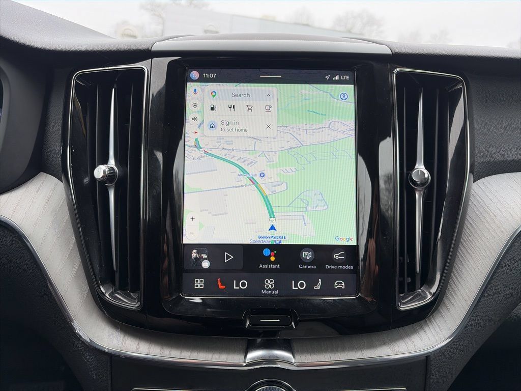 Used 2025 Volvo XC60 B5 Plus AWD/4WD image 12
