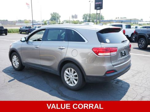 Used 2017 Kia Sorento AWD w/ LX Convenience Package image 5