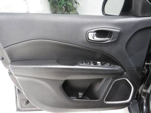 Used 2019 Jeep Compass Latitude AWD/4WD image 19