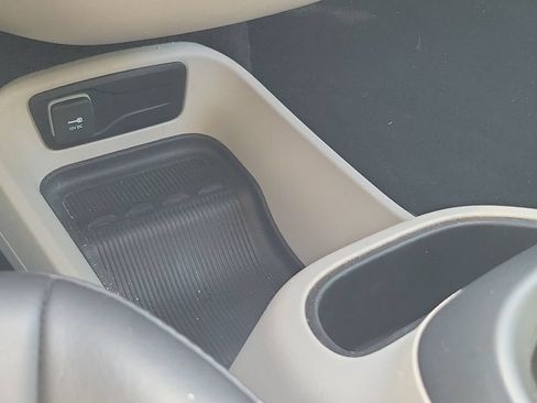 Used 2023 Chrysler Pacifica Touring-L FWD image 29