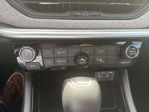 Used 2024 Jeep Compass Latitude AWD/4WD image 4