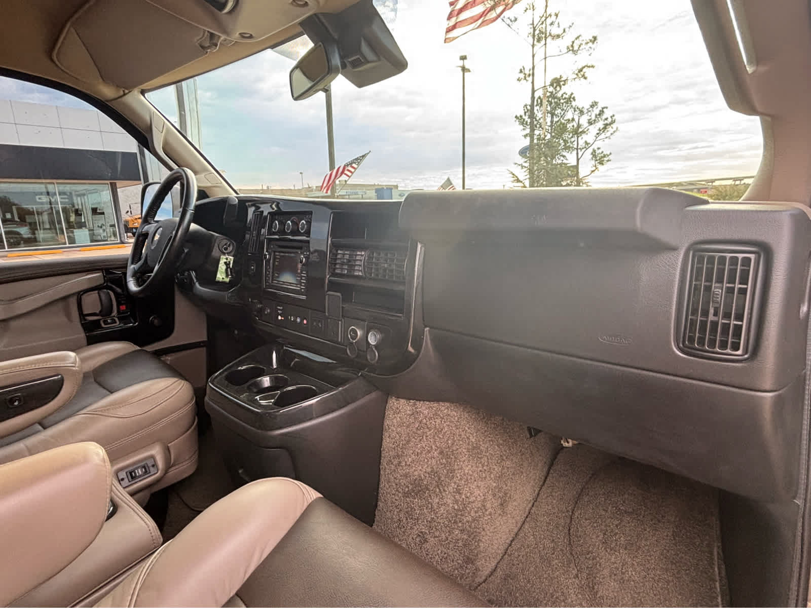 Used 2021 Chevrolet Express 2500 w/ Enhanced Convenience Package RWD image 11