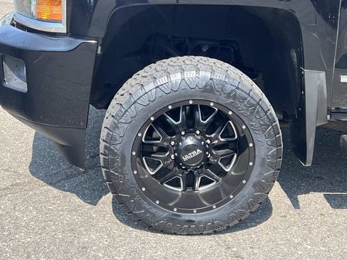 Used 2018 Chevrolet Silverado 2500 High Country w/ Duramax Plus Package AWD/4WD image 25