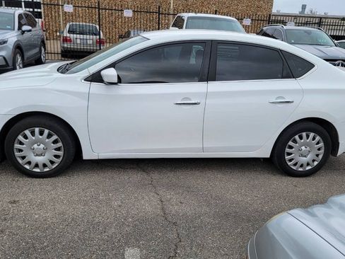Used 2019 Nissan Sentra S w/ Appearance Package FWD image 4