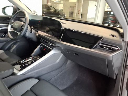 Used 2025 Audi Q5 Premium Plus w/ Premium Plus image 18