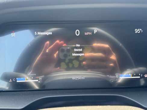 Used 2023 Jeep Grand Cherokee L Laredo image 17