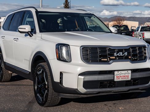Used 2023 Kia Telluride S AWD/4WD image 3