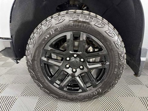 Used 2024 Chevrolet Silverado 1500 LT Trail Boss w/ LT Trail Boss Premium Package AWD/4WD image 9
