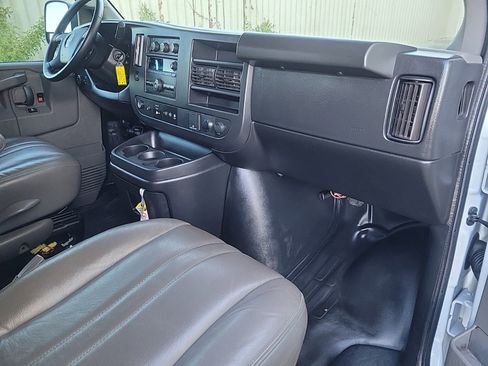 Used 2022 GMC Savana 3500 LS w/ Chrome Appearance Package image 14