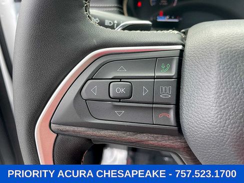 Used 2025 Jeep Grand Cherokee L Limited w/ Black Appearance Package AWD/4WD image 15
