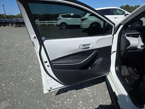 Used 2020 Toyota Corolla SE FWD image 36