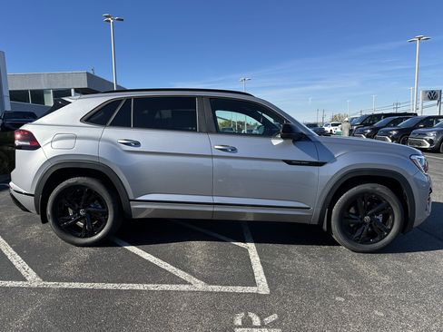 New 2026 Volkswagen Atlas Cross Sport SEL R-Line image 8