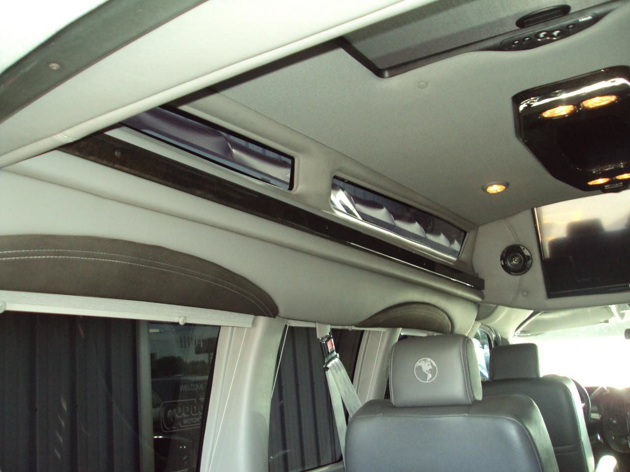 Used 2017 Chevrolet Express 2500 RWD image 16