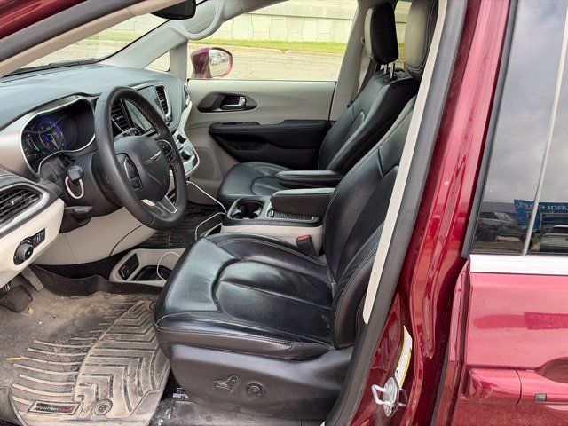Used 2022 Chrysler Pacifica Touring-L w/ Uconnect Theater Family Group FWD image 6
