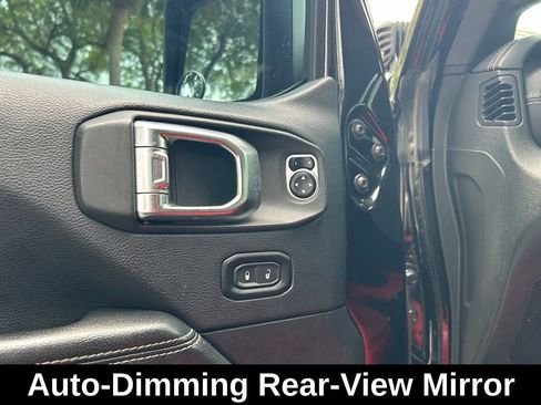 Used 2018 Jeep Wrangler Unlimited Sahara AWD/4WD image 15
