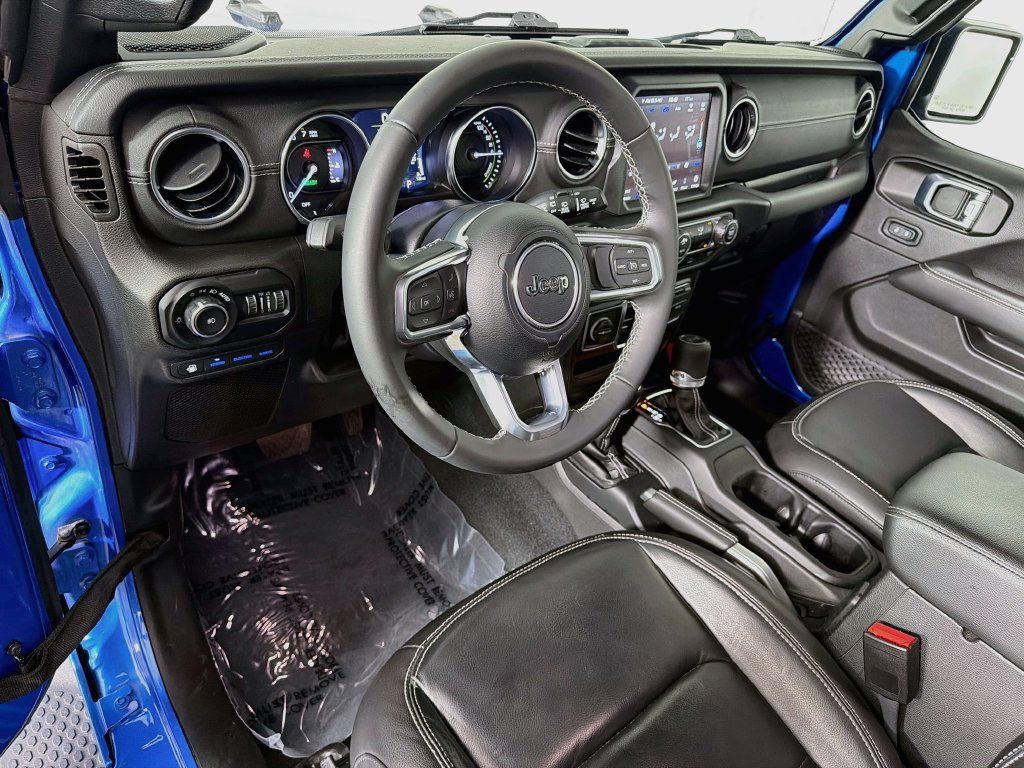 Used 2022 Jeep Wrangler Unlimited Sahara AWD/4WD image 9