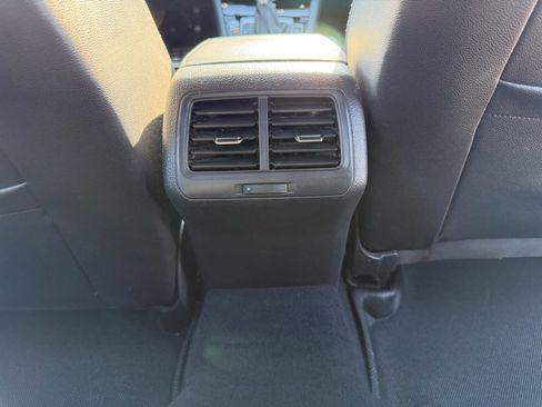 Used 2017 Volkswagen Golf R 4-Door image 27