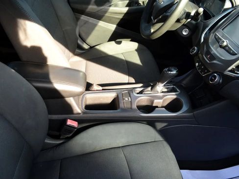 Used 2017 Chevrolet Cruze LT image 16