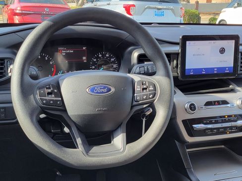 Used 2022 Ford Explorer Base image 16