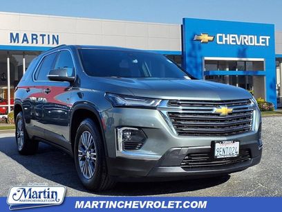 Used 2023 Chevrolet Traverse LT