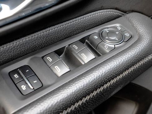 Used 2023 GMC Yukon Denali AWD/4WD image 18