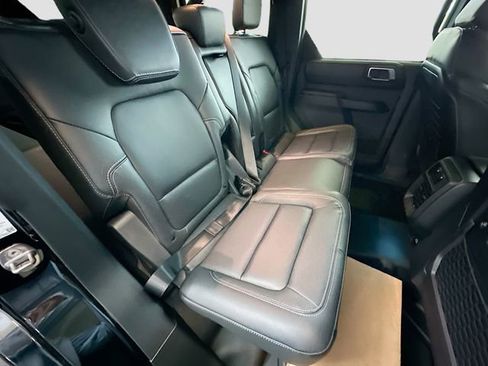 Used 2025 Ford Bronco Badlands image 23