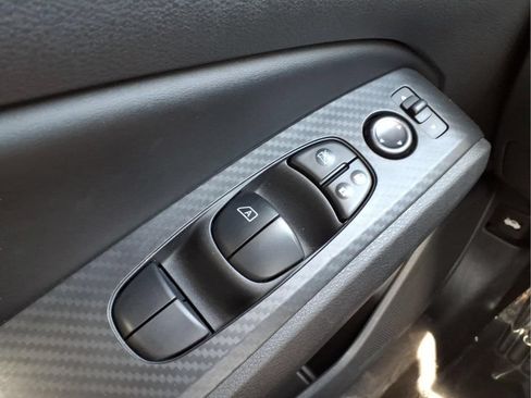 Used 2025 Nissan Altima 2.5 SV FWD image 18