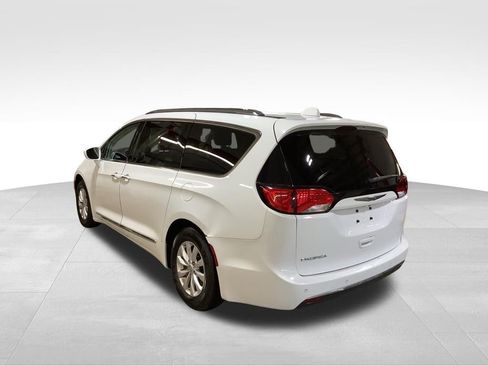 Used 2019 Chrysler Pacifica Touring-L image 7