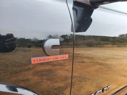 Used 2019 RAM 2500 Laramie image 18