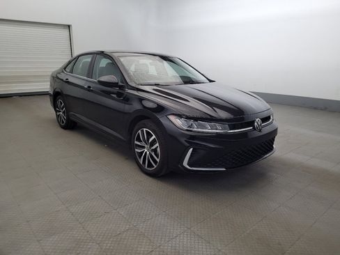 Used 2025 Volkswagen Jetta SE image 13