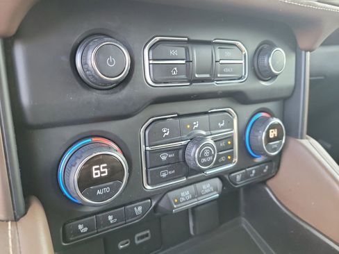 Used 2021 Chevrolet Suburban High Country image 25