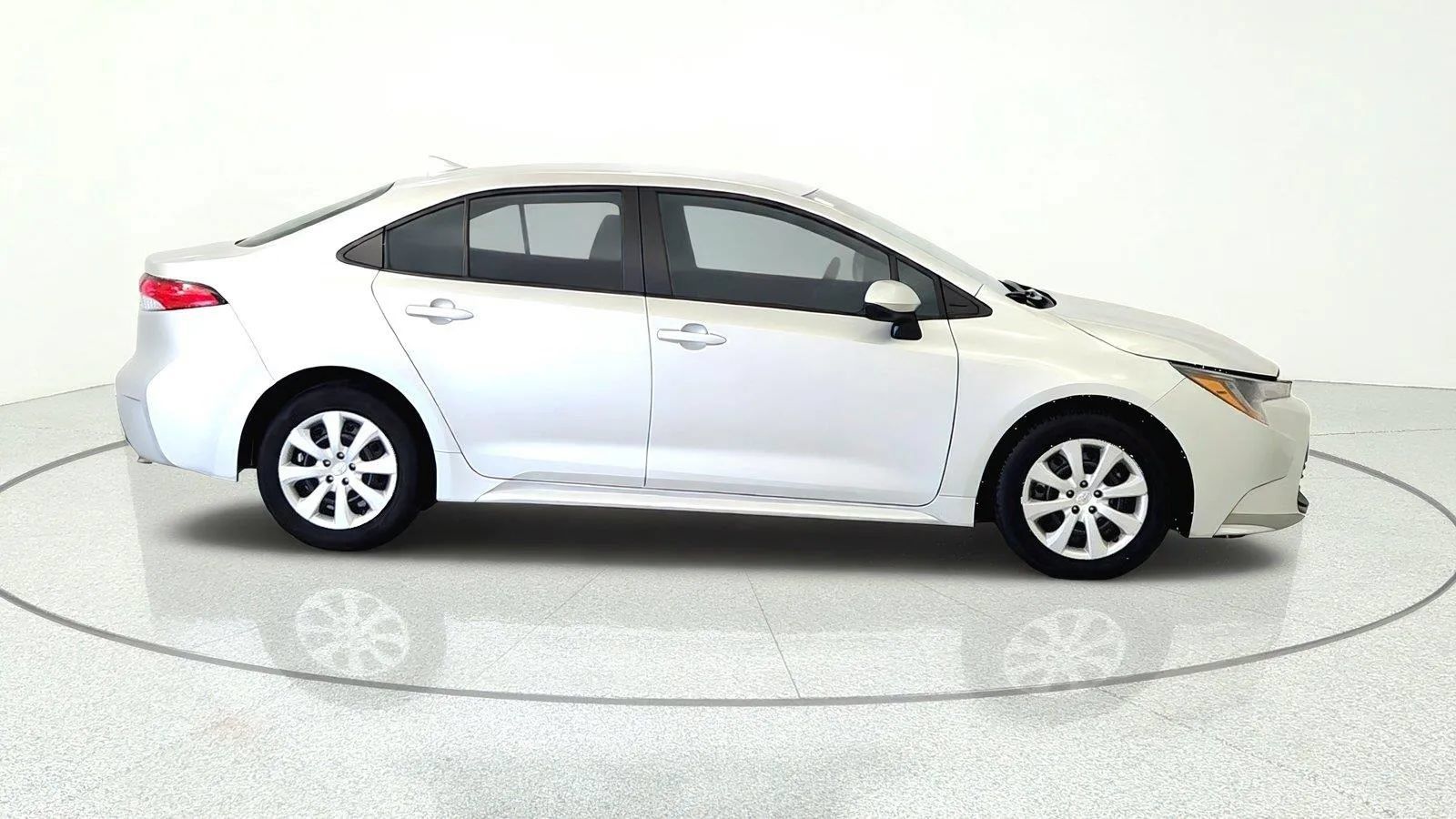 Used 2025 Toyota Corolla LE FWD image 10