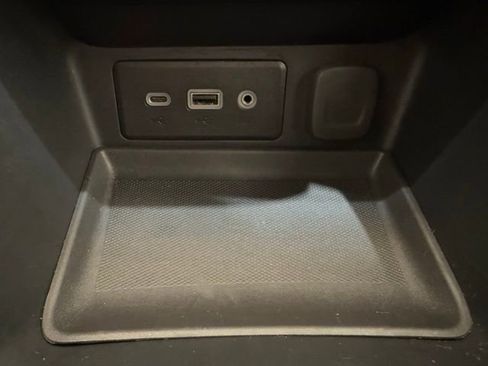 Used 2024 GMC Terrain SLE image 35