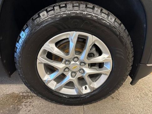 Used 2020 Chevrolet Traverse LT w/ Driver Confidence II Package AWD/4WD image 9