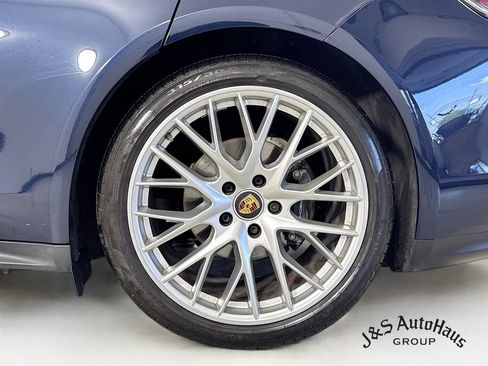Used 2023 Porsche Panamera 4 Platinum Edition AWD/4WD image 40