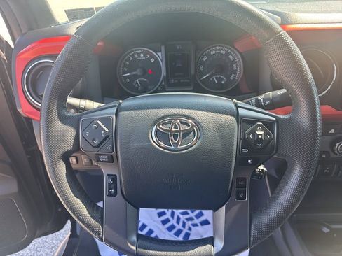 Used 2020 Toyota Tacoma TRD Sport w/ Technology Package AWD/4WD image 20