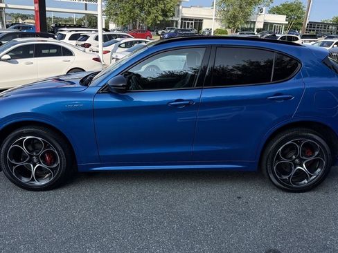 Used 2022 Alfa Romeo Stelvio Veloce AWD/4WD image 12