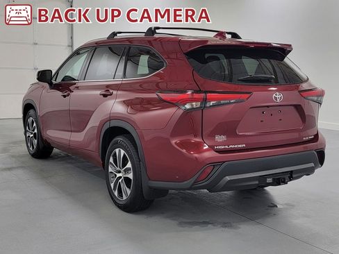 Used 2022 Toyota Highlander XLE image 7