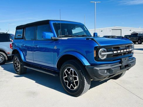Used 2023 Ford Bronco Outer Banks image 2