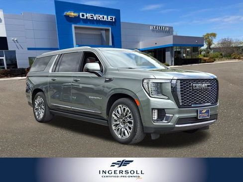 Used 2023 GMC Yukon XL Denali Ultimate AWD/4WD image 1