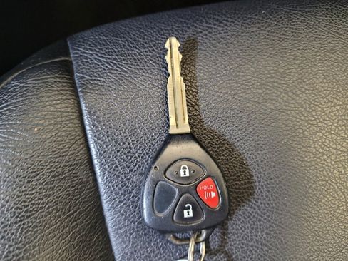 Used 2018 Toyota 4Runner SR5 AWD/4WD image 32