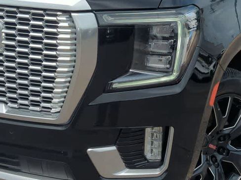 Used 2021 GMC Yukon XL Denali w/ Denali Premium Package AWD/4WD image 11