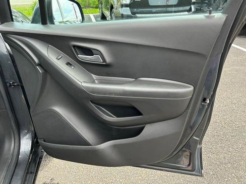 Used 2017 Chevrolet Trax LT w/ LT Convenience Package image 30