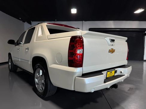 Used 2013 Chevrolet Avalanche LTZ RWD image 6