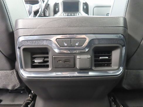 Used 2023 GMC Sierra 2500 Denali w/ Denali Black Diamond Edition image 11