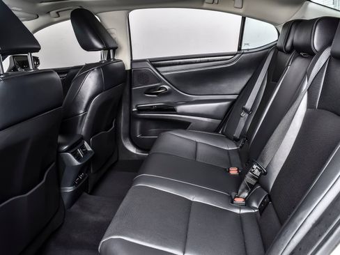 Used 2025 Lexus ES 300h w/ Premium Package FWD image 21