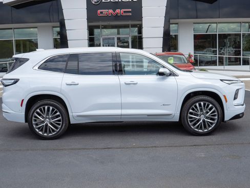 New 2026 Buick Enclave Avenir w/ Super Cruise Package image 2