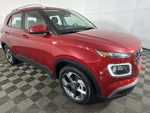 Used 2025 Hyundai Venue Limited FWD image 1