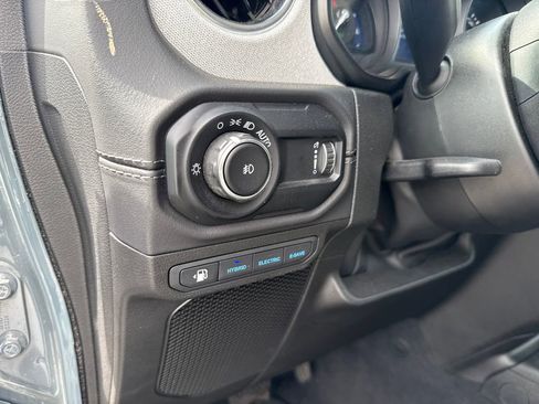 Used 2025 Jeep Wrangler Unlimited Sahara AWD/4WD image 10